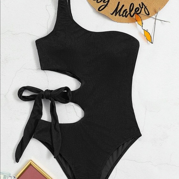Black cutout swimsuit - Picture 2 of 4